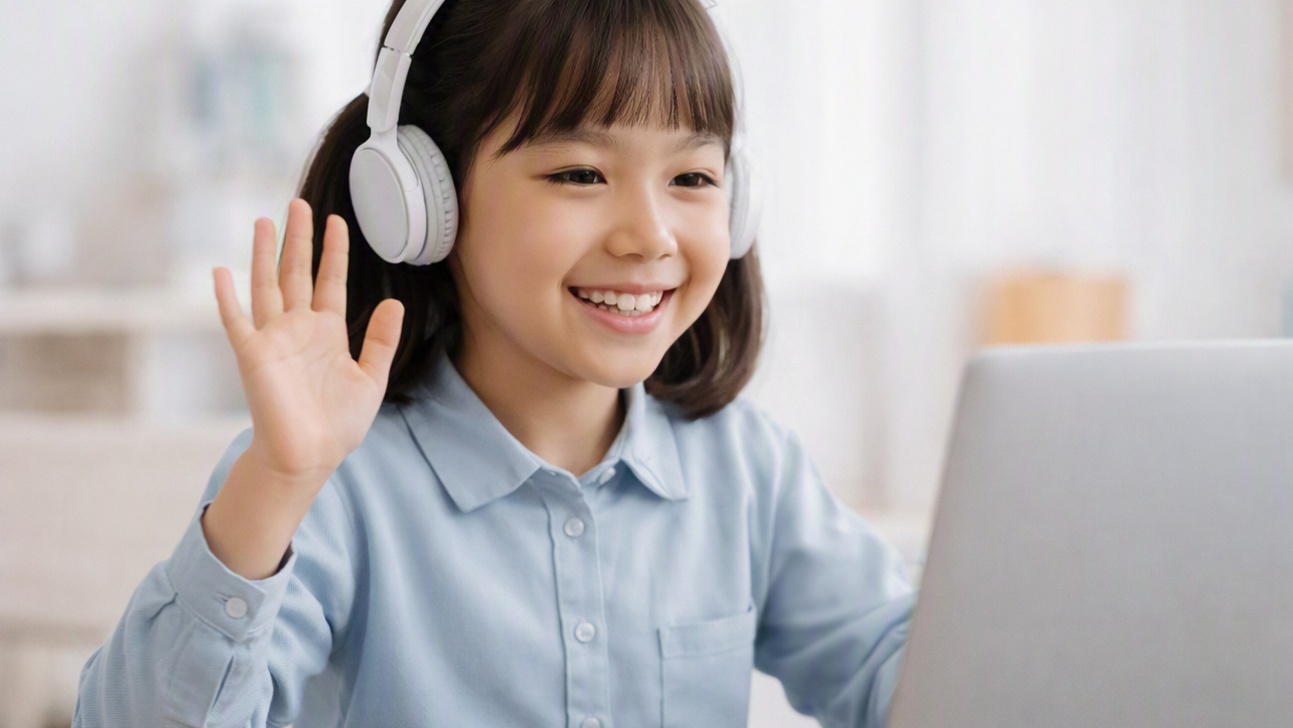 Kids English class — child learning English online with a teacher